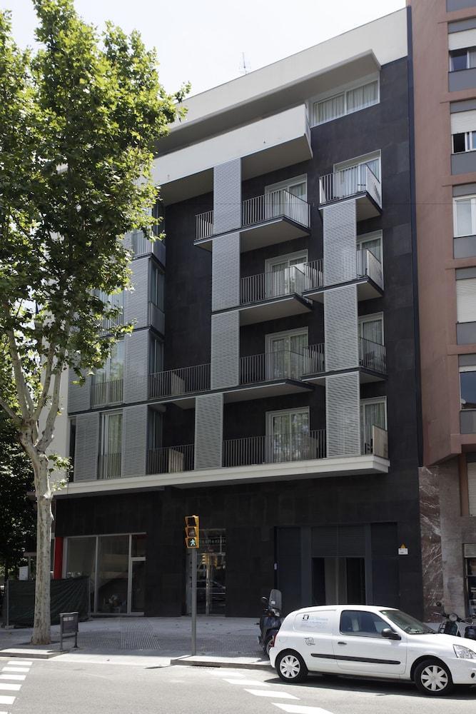 Fisa Rentals Les Corts Apartments Барселона Экстерьер фото